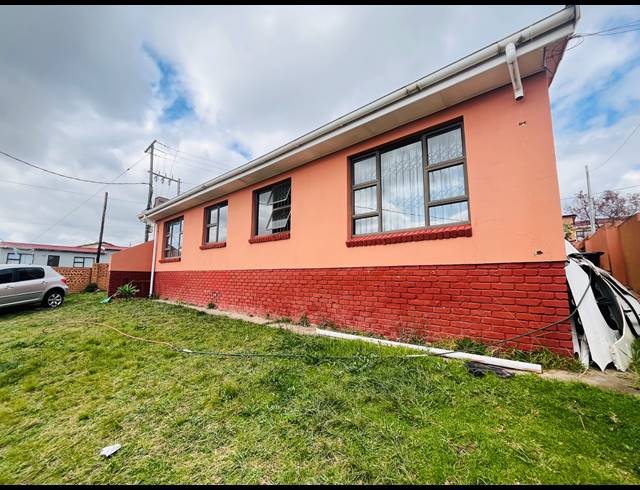 3 BEDROOM FREEHOLD FOR SALE IN MDANTSANE NU 17